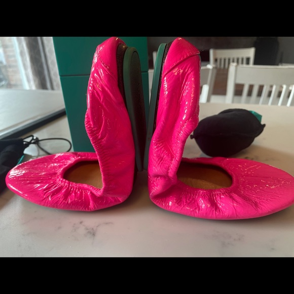 Excellent Pop Pink Tieks w/ box, flower and bag - Picture 9 of 10